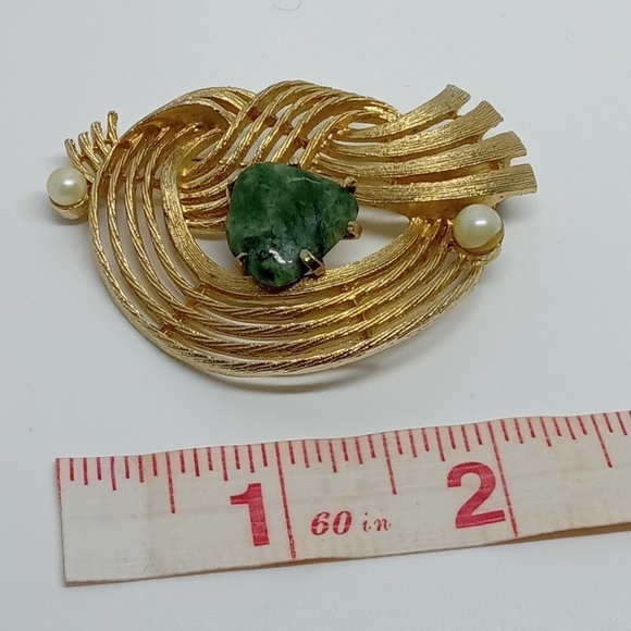 * vintage signed Lisner jade and faux pearls gold tone brooch pin - Picture 5 of 5